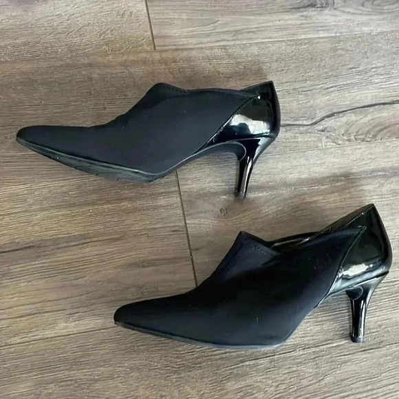 ❤️2/50❤️Bandolino Black Ruched Fabric Heel Bootie Pointed Toe  Slip On size 8.5 - Picture 2 of 8